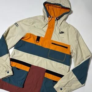 Nike Hype Utility Hike Woven Jacket